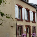 Petites tuiles et lucarne, 1 rue du fg Saint-Martin (2008)