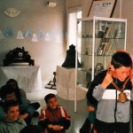 Exposition sur les cloches à la bibliothèque municipale de Fontaine (2001)