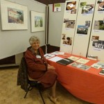 Le stand des Amis du Vieux Fontaine tenu par la présidente d’honneur Denise Boutillon.