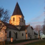 Aurore sur l’église Saint-Bernard (Cliché Jean-Marie Combette).